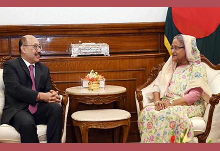 ভারতের পররাষ্ট্র সচিব হর্ষবর্ধন শ্রীংলা ও প্রধানমন্ত্রী শেখ হাসিনা।