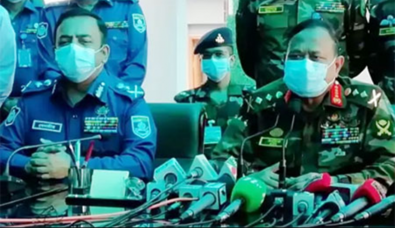কক্সবাজারে যৌথ ব্রিফিং-এ সেনাপ্রধান ও আইজিপি