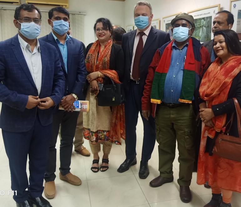 আরসিএসসির পরিচালক জনাব ম্যাক্সিম দোব্রোখোতভ, মুক্তিযুদ্ধ একাডেমি ট্রাস্টের চেয়ারম্যান ডঃআবুল কালাম আজাদ ও এন্টারপ্রেনার বাংলাদেশ এর এডিটর - ইন-চিফ জাহিদুজ্জামান সাঈদ