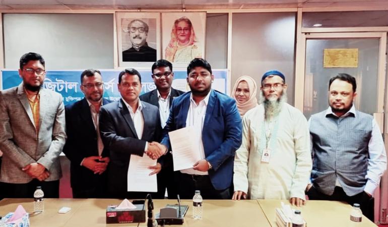 বাণিজ্য মন্ত্রণালয়ের অতিরিক্ত সচিব ও বিপিসি কো-অর্ডিনেটর মোঃ আবদুর রহিম খান এবং ই-ক্যাব সাধারণ সম্পাদক মোহাম্মদ আবদুল ওয়াহেদ তমাল নিজ নিজ প্রতিষ্ঠানের পক্ষে চুক্তিতে  স্বাক্ষর ।