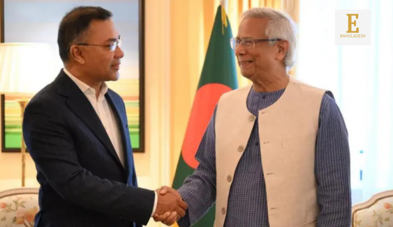 প্রধান উপদেষ্টা অধ্যাপক মুহাম্মদ ইউনূসের সঙ্গে করমর্দন করছেন বিএনপির ভারপ্রাপ্ত চেয়ারম্যান তারেক রহমান।