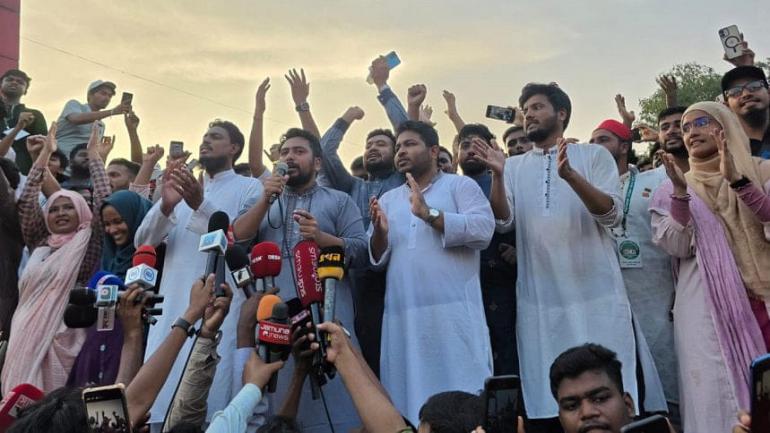 নাহিদ ইসলামের বক্তব্যকে ঘিরে সামাজিক মাধ্যমে ইতোমধ্যে ব্যাপক আলোচনার সৃষ্টি হয়েছে