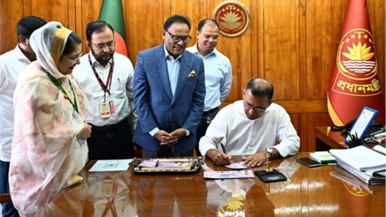 বিশ্বকাপ ফুটবল উপলক্ষে স্মারক ডাকটিকিট উন্মোচন প্রধানমন্ত্রীর