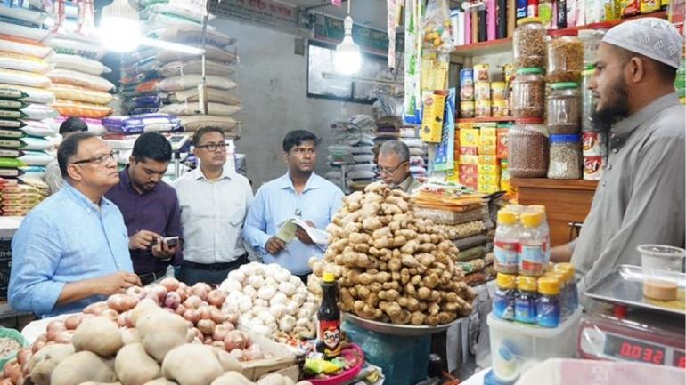 ‘বাজারে সরবরাহ স্বাভাবিক’, মূল্য তালিকা টানানোর নির্দেশ প্রতিমন্ত্রীর