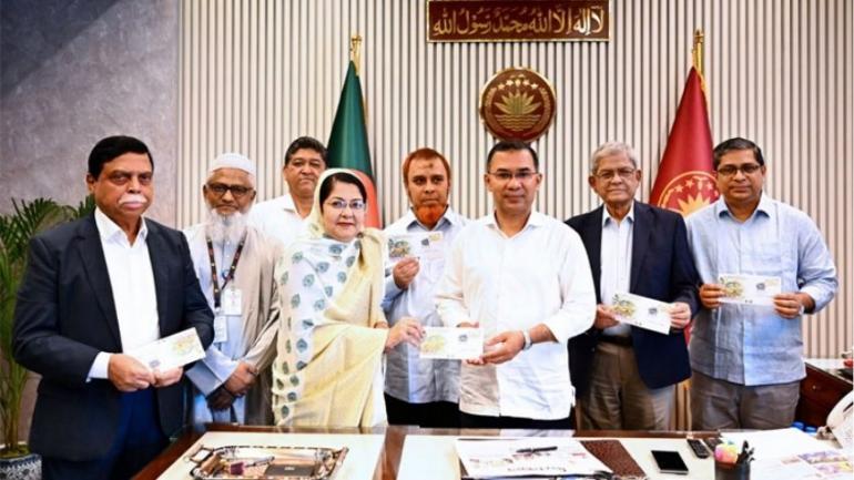 পল্লী উন্নয়ন দিবস উপলক্ষে স্মারক ডাক টিকেট উন্মোচন প্রধানমন্ত্রীর