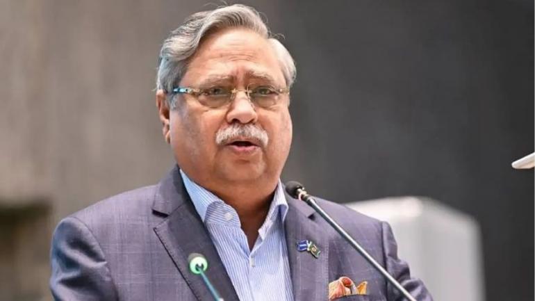 সশস্ত্র বাহিনীকে চতুর্মাত্রিক হিসেবে গড়ে তুলতে সরকার অঙ্গীকারবদ্ধ: রাষ্ট্রপতি