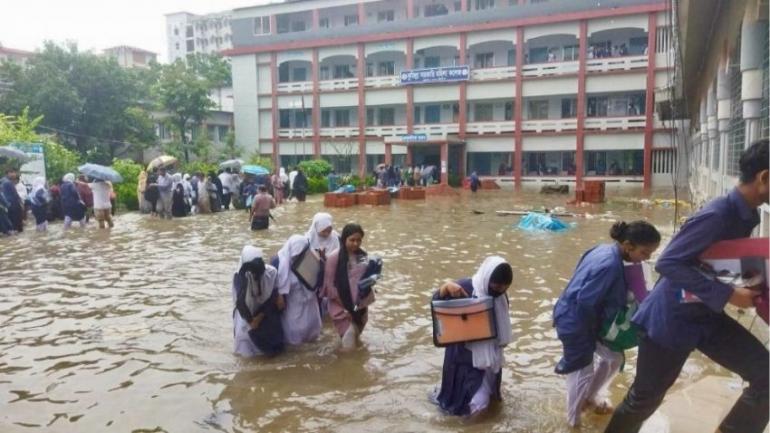 টানা বৃষ্টিতে ডুবল কুমিল্লা নগরী, এইচএসসি পরীক্ষার্থীদের দুর্ভোগ
