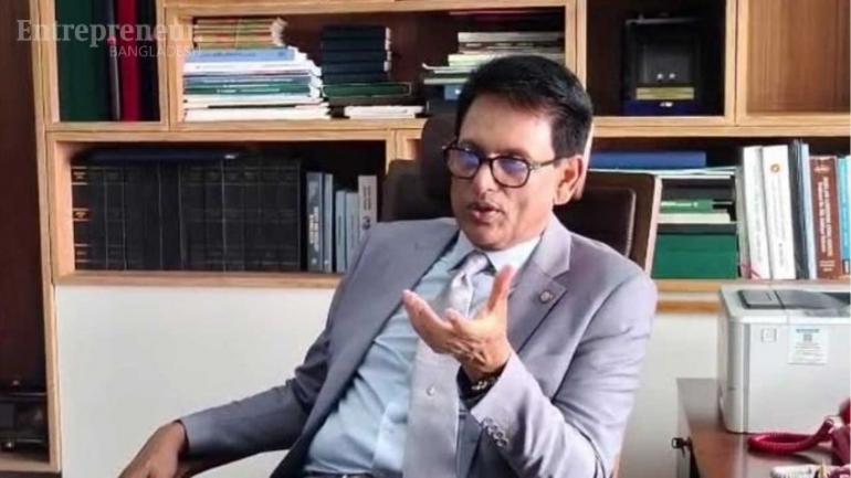 ‘এরা ফার্মের মুরগি, বৃষ্টিতে ভিজলেই জ্বর আসবে’