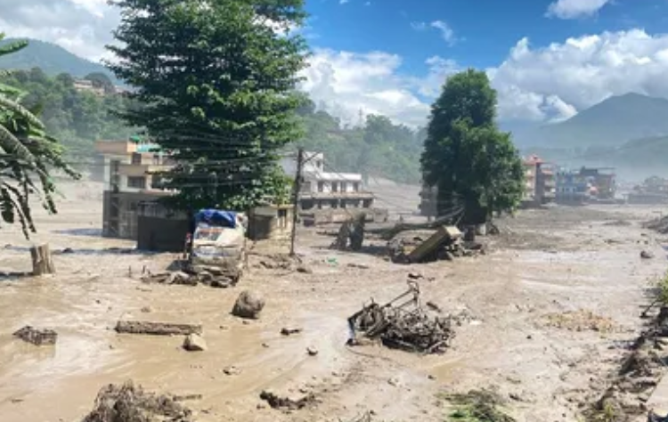 নেপালের বন্যায় বেড়েই চলেছে নিহতের সংখ্যা।